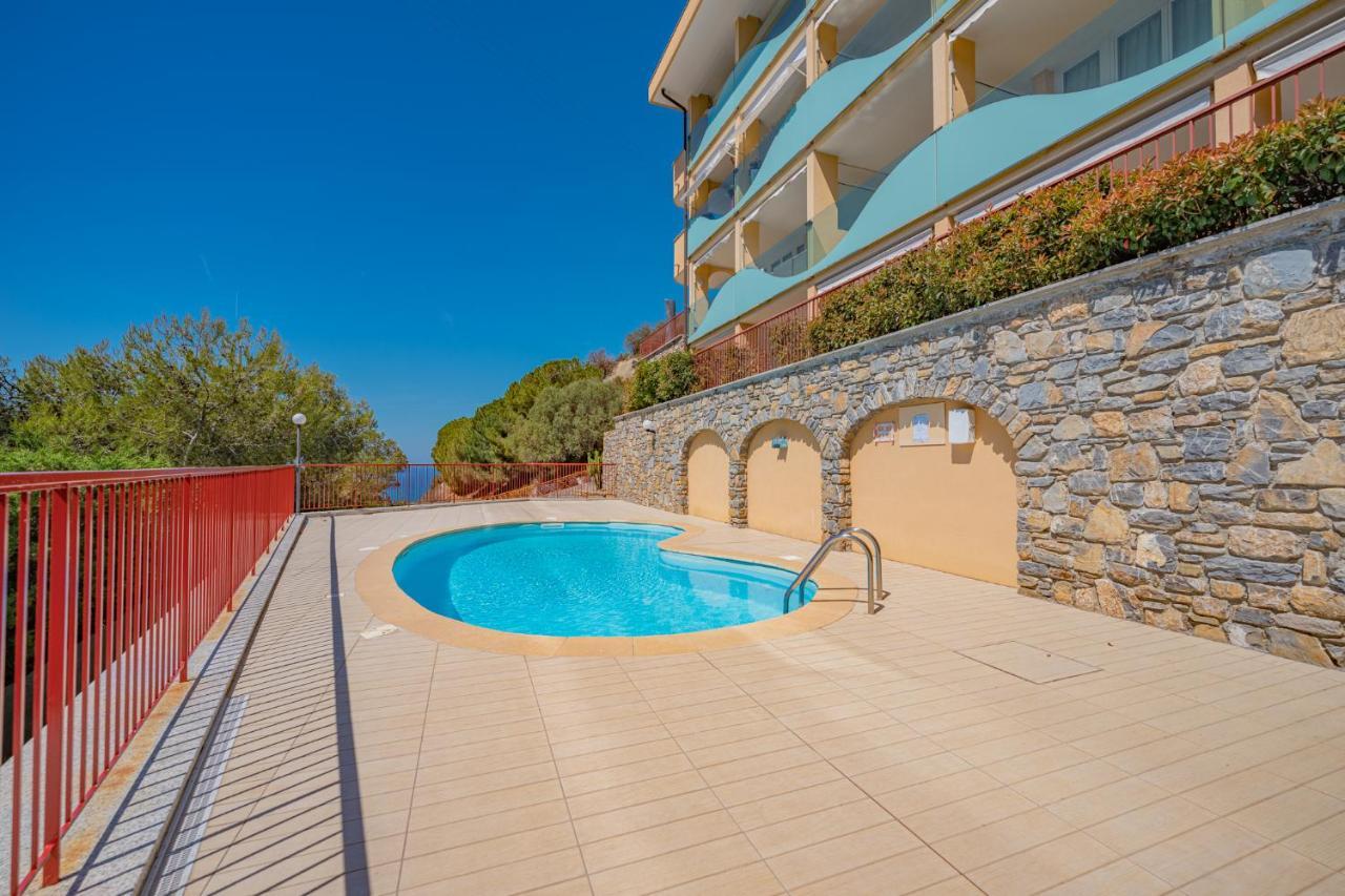 Appartamento Incantevole Con Piscina Vallecrosia Zewnętrze zdjęcie