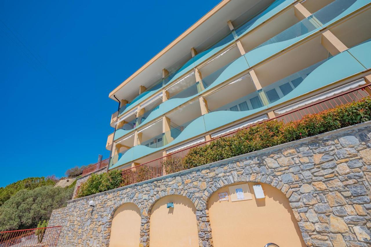 Appartamento Incantevole Con Piscina Vallecrosia Zewnętrze zdjęcie
